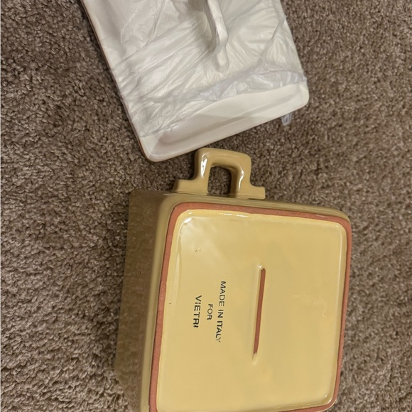 1.75 Quart Square Casserole with Lid - Picture 3 of 4